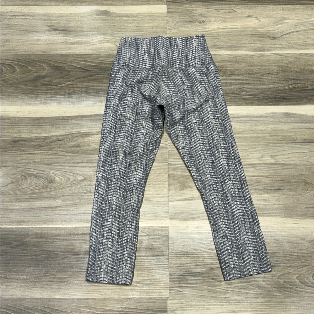 Lululemon Gray Patterned Leggings size 6 - Picture 8 of 9